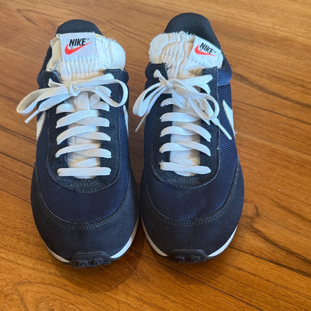 Nike Men's Navy and White Sneakers